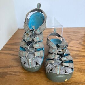 Keen Women's Newport Sandal / Hiking and Water Shoe, Size 9.5